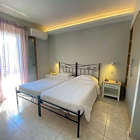 Louvre Hotel 3*