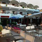 Louvre Hotel