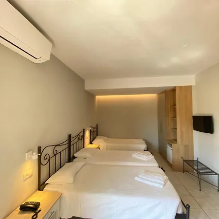 Louvre Szálloda 3*